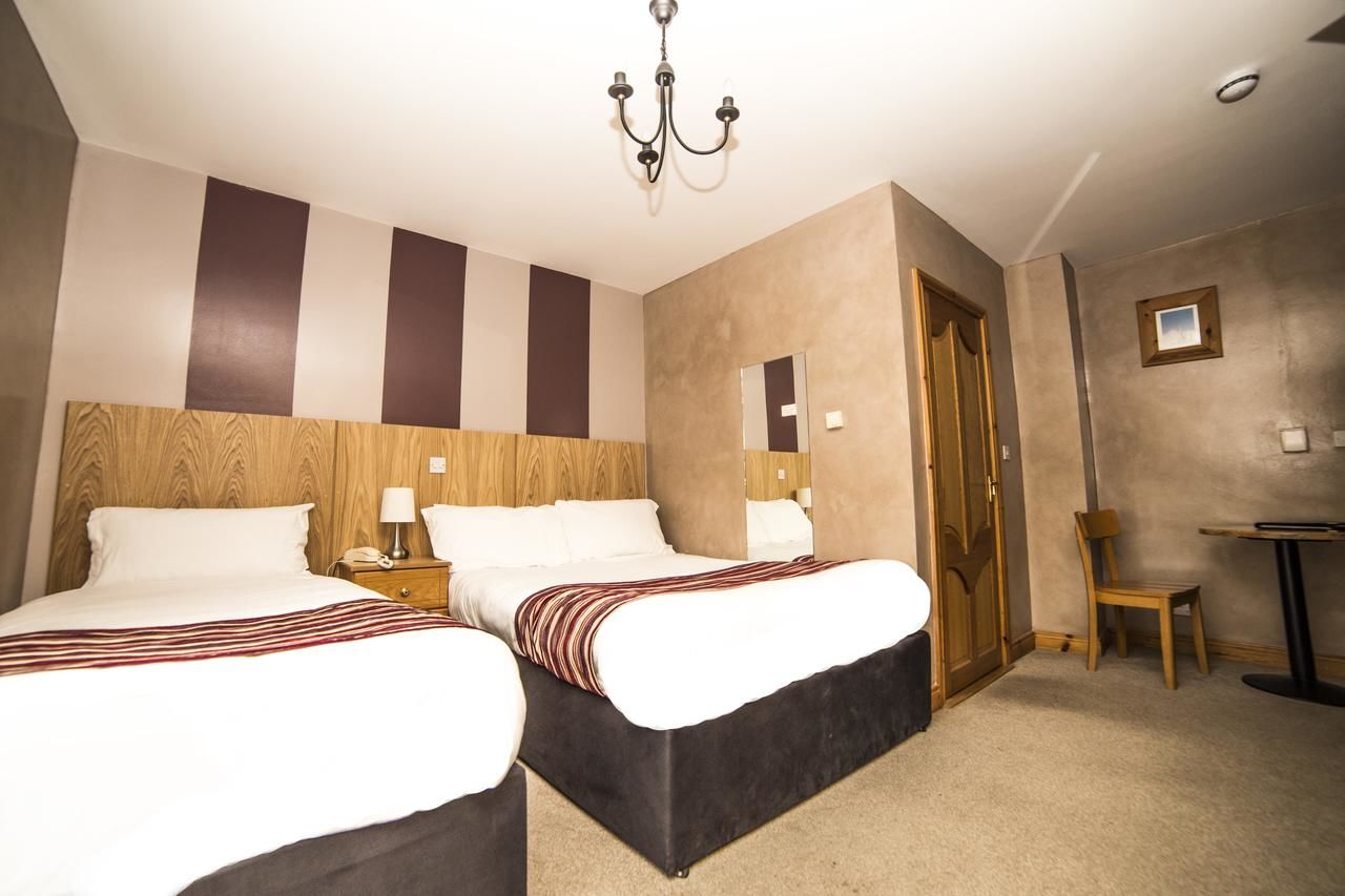 Отель The Frontier Hotel Bridgend