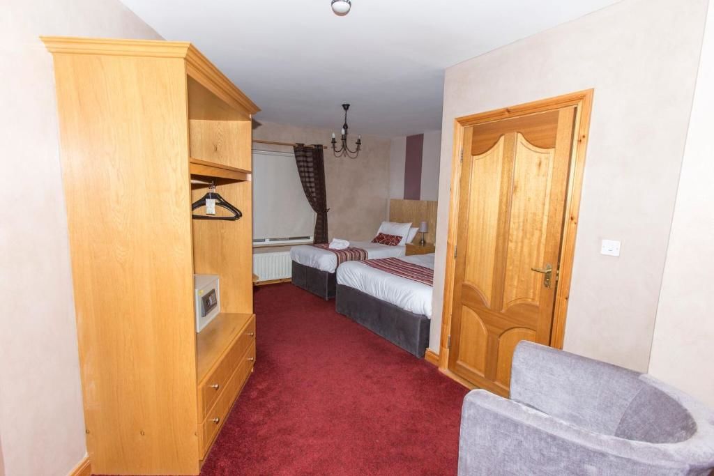 Отель The Frontier Hotel Bridgend